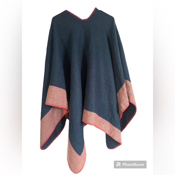 Vince Camuto Blue Herringbone Whipstitch
Poncho Ruana Cape Shawl Topper RARE - Picture 2 of 6